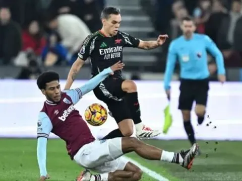 7 bàn trong 45 phút, Arsenal đè bẹp West Ham
