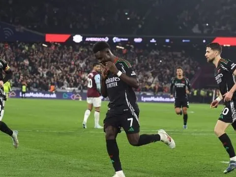 Bukayo Saka khiến Man United 'bẽ mặt'