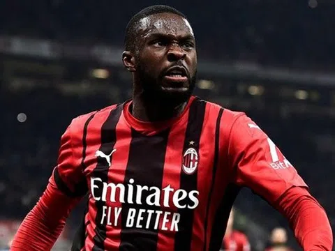 Quyết định của AC Milan mở ra cuộc chiến Premier League trên TTCN