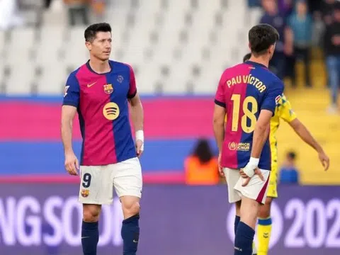 Barcelona loạng choạng: Flick tổ chức họp khẩn, Lewandowski nhận cảnh báo