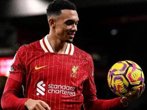Arne Slot tiết lộ lý do Trent Alexander-Arnold không đá trọn 90 phút