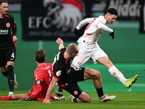 Marmoush tắt tiếng, Sesko ảo diệu đưa Leipzig vào tứ kết DFB Pokal