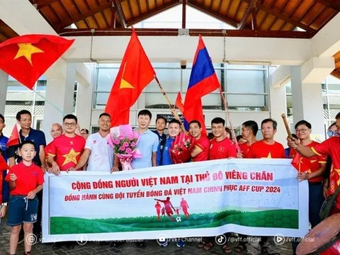 ĐT Việt Nam được chào đón nồng nhiệt tại Lào