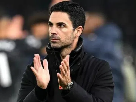 Mikel Arteta tái hiện hình ảnh hài hước của Arsene Wenger