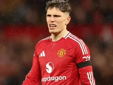 Garnacho có hành động gây tranh cãi sau trận thua của Man United