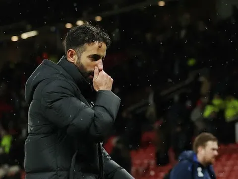 Hệ thống phòng ngự mong manh của Man United