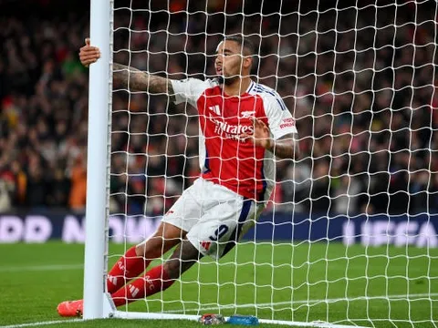 CĐV Arsenal đồng loạt chỉ trích một cái tên sau trận thắng Monaco