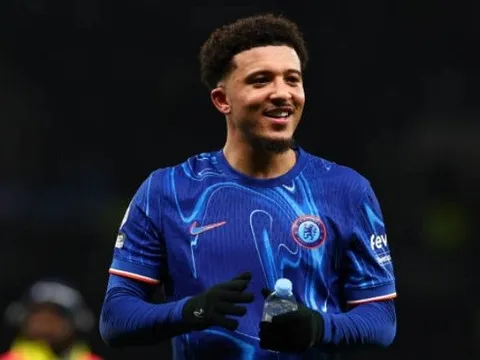 Chelsea nhận mưa lời khen vì khai thác sai lầm chuyển nhượng của Man United