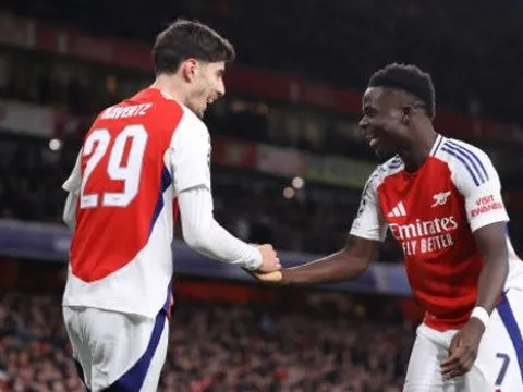 Saka lập cú đúp, Arsenal đè bẹp Monaco