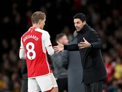 Arteta bị công kích vì quyết định với Odegaard