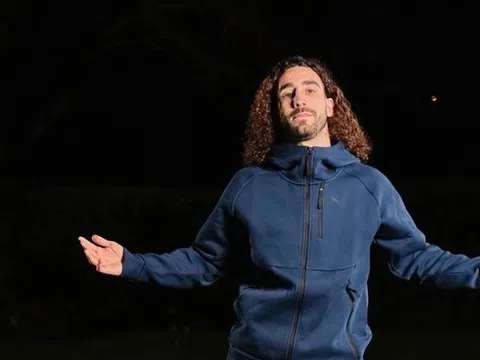 Cucurella đổi giày sau sai lầm, Puma có bước đi thông minh