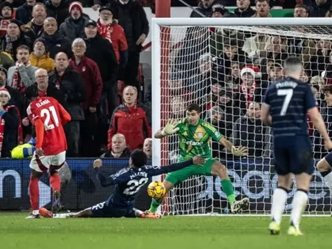 Nottingham Forest 2-1 Aston Villa: Người hùng Elanga đưa đội nhà vào top 4; Emiliano Martinez từ 'hero thành zero'