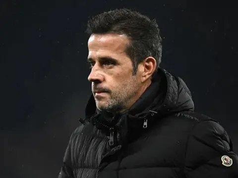 Nunez và HLV Marco Silva “đụng độ” bên ngoài đường biên