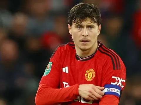 Lindelof muốn đi, Van Nistelrooy muốn đón: Thương vụ tốt cho cả 3 bên