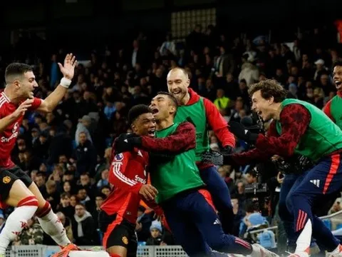 Ngược dòng ngoạn mục, Man Utd nhấn chìm Man City trong 2 phút