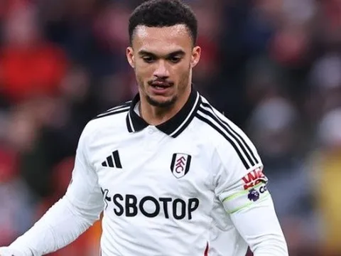 Liverpool chiêu mộ Antonee Robinson từ Fulham, Everton sẽ 'vớ bẩm'