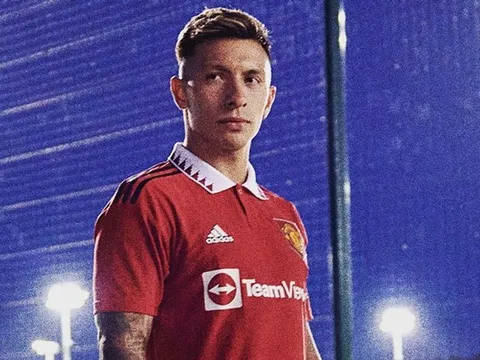 Jamie Carragher cảnh báo Man United về Lisandro Martinez