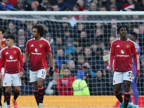 "Man United đã hoàn toàn sụp đổ trước Bournemouth"