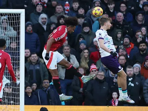 "Man United lại thủng lưới từ bóng cố định"