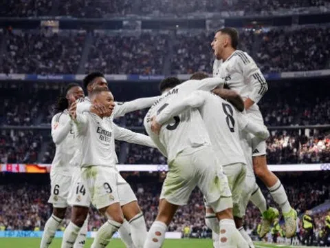 5 điểm nhấn Real 4-2 Sevilla: Đại bác tầm xa; Sức nóng cuộc đua top đầu