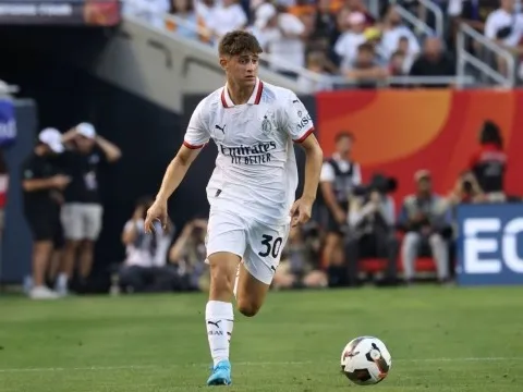 Thần đồng AC Milan khiến Tottenham - MU tranh đấu