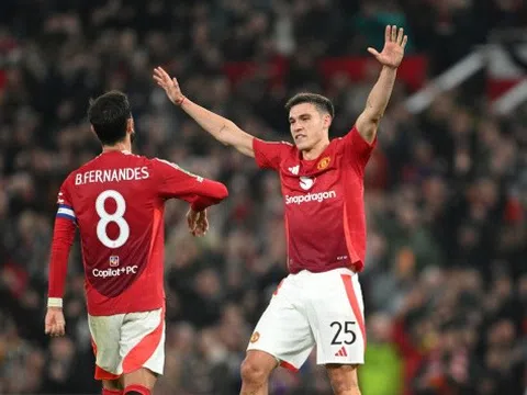 Man Utd vừa mất cầu thủ đáng lo hơn Fernandes - chạy khắp mặt sân