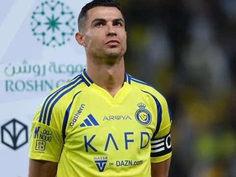 Ronaldo gây bất ngờ khi "bật mí" về khả năng gia nhập Manchester City