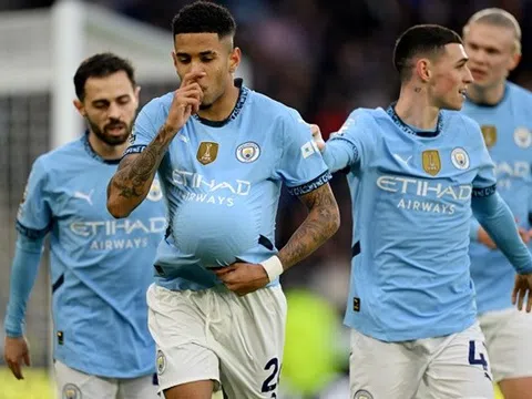 2 điểm sáng trong bức tranh tối màu của Man City