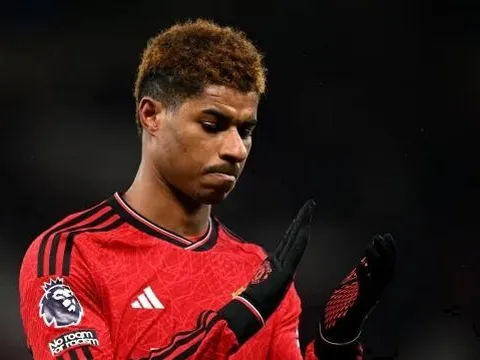 Rashford tiệc tùng cùng Malacia sau thất bại của MU