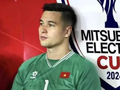 Rõ nguyên nhân Nguyễn Filip phải dự bị cho Đình Triệu