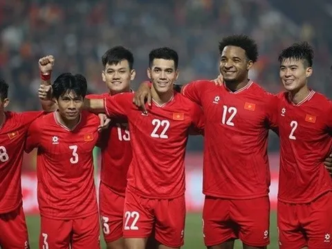 Tuyển Việt Nam nhận thưởng nóng 1 tỷ đồng trước chung kết gặp Thái Lan