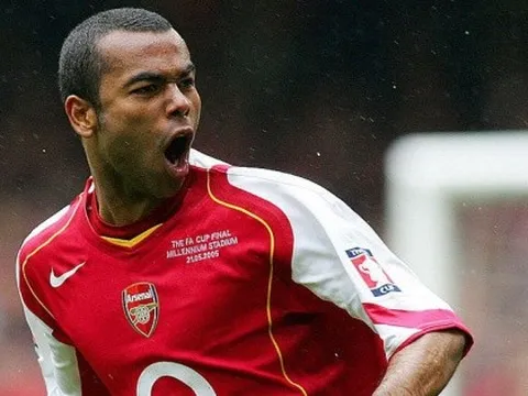 'Arsenal đã không tôn trọng tôi nên tôi tới Chelsea'