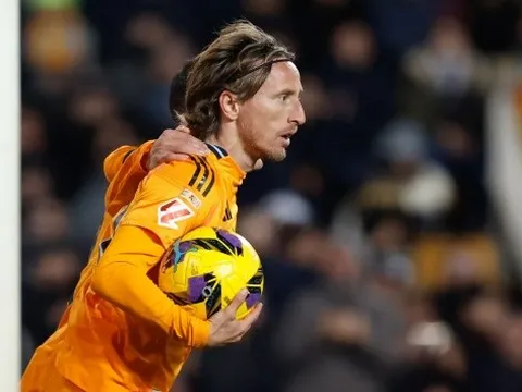 Ngả mũ trước Modric