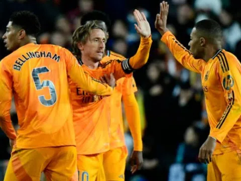 Luka Modric đi vào lịch sử Real, tỏa sáng ở tuổi 39 trong trận thắng Valencia