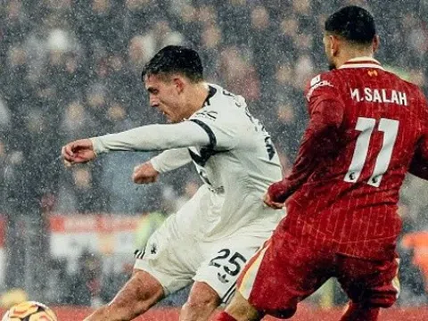 Tân binh MU nhận mưa lời khen sau trận hòa Liverpool