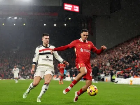 Trận Liverpool 2-2 Man United: Sai lầm của Slot và bài học đắt giá