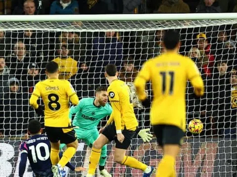 Nottingham Forest đánh bại Wolves 3-0, nối dài chuỗi thắng lịch sử