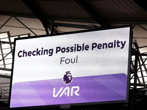 Tottenham - Liverpool: VAR lần đầu tiên công bố quyết định qua loa sân