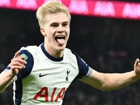 Lucas Bergvall: Tài năng trẻ 2 lần lỡ hẹn MU, tỏa sáng ở Tottenham