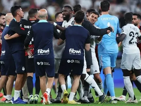 Bênh vực Vinicius, sao trẻ Real bị giáo huấn