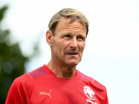 Teddy Sheringham thất vọng khi MU bỏ lỡ 2 ngôi sao lớn