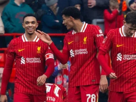 Liverpool dễ dàng bỏ túi chiến thắng 4 sao; Chiesa mở tài khoản