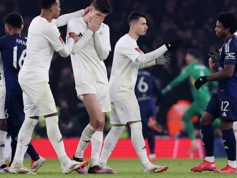 Arsenal cần bổ sung tiền đạo trước khi quá muộn