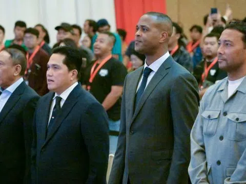 Bất ngờ với mức lương của HLV Patrick Kluivert ở Indonesia