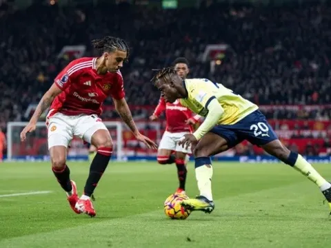 'Leny Yoro bị Southampton hành cho tơi tả'