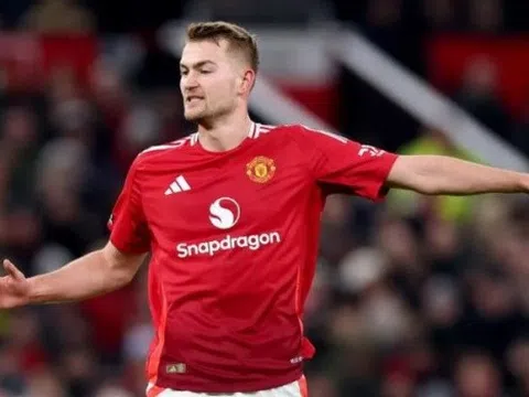 De Ligt tiết lộ cảm giác thi đấu ở MU