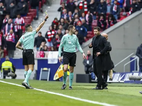 Atletico thua Real 4 điểm, Simeone lên tiếng về quả penalty trước Villarreal