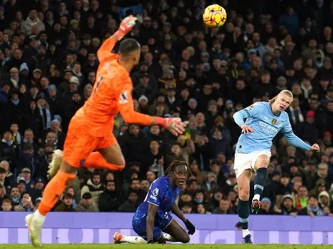 Man City ngược dòng ngoạn mục, đẩy Chelsea khỏi top 5