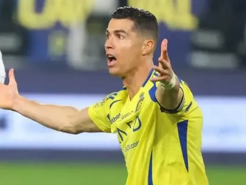 Ronaldo nổi giận, chỉ tay vào camera sau khi bị "cướp" bàn thắng đẹp mắt