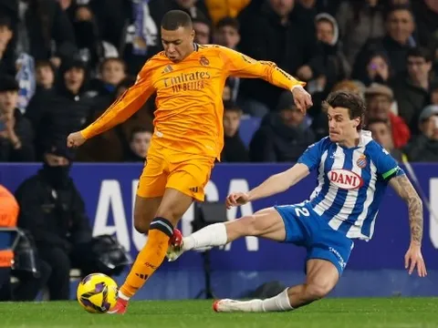 Carlos Romero lên tiếng về pha phạm lỗi thô bạo với Mbappé
